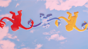 A imagem mostra pequenos macacos de plástico entrelaçando os braços, de cabeça para baixo. O fundo da imagem inclui nuvens e o céu, e pode ser descrito como uma composição artística.